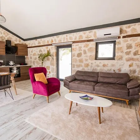 Exceptional With Private Pool And Jacuzzi In Kas, Antalya בית נופש *